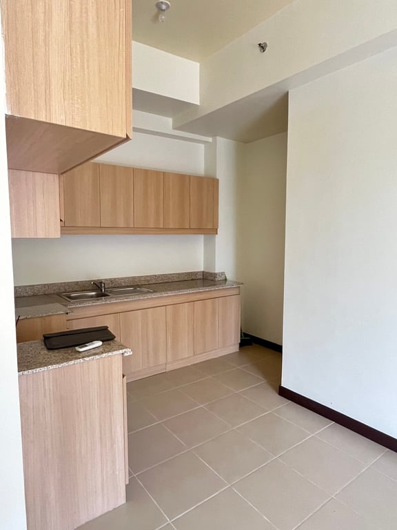 3BR PENTHOUSE UNIT with PARKING for SALE at BRIXTON PLACE Kapitolyo Pasig City — Pasig photo 4