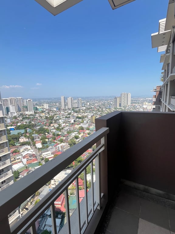 3BR PENTHOUSE UNIT with PARKING for SALE at BRIXTON PLACE Kapitolyo Pasig City — Pasig photo 9