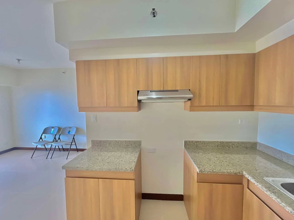 3 Bedroom Semi furnished near BGC and Ortigas — Pasig photo 13