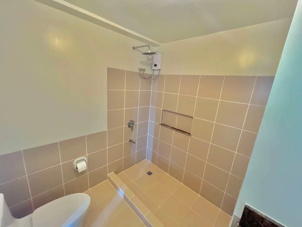 3 Bedroom Semi furnished near BGC and Ortigas — Pasig photo 14