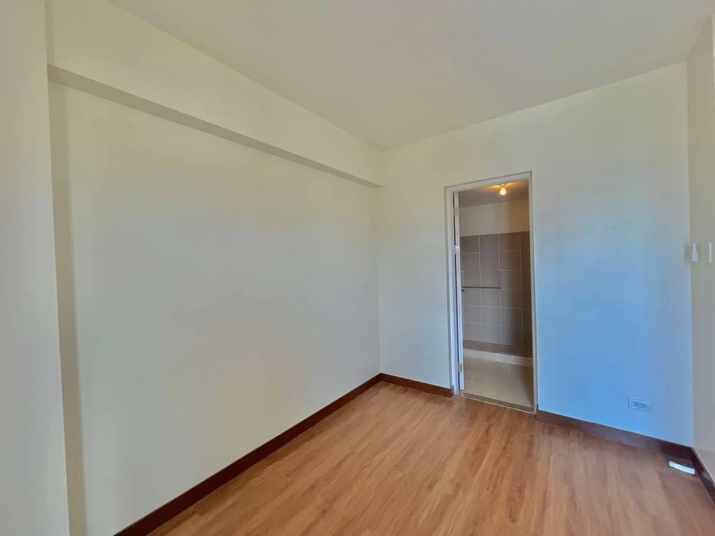 3 Bedroom Semi furnished near BGC and Ortigas — Pasig photo 20