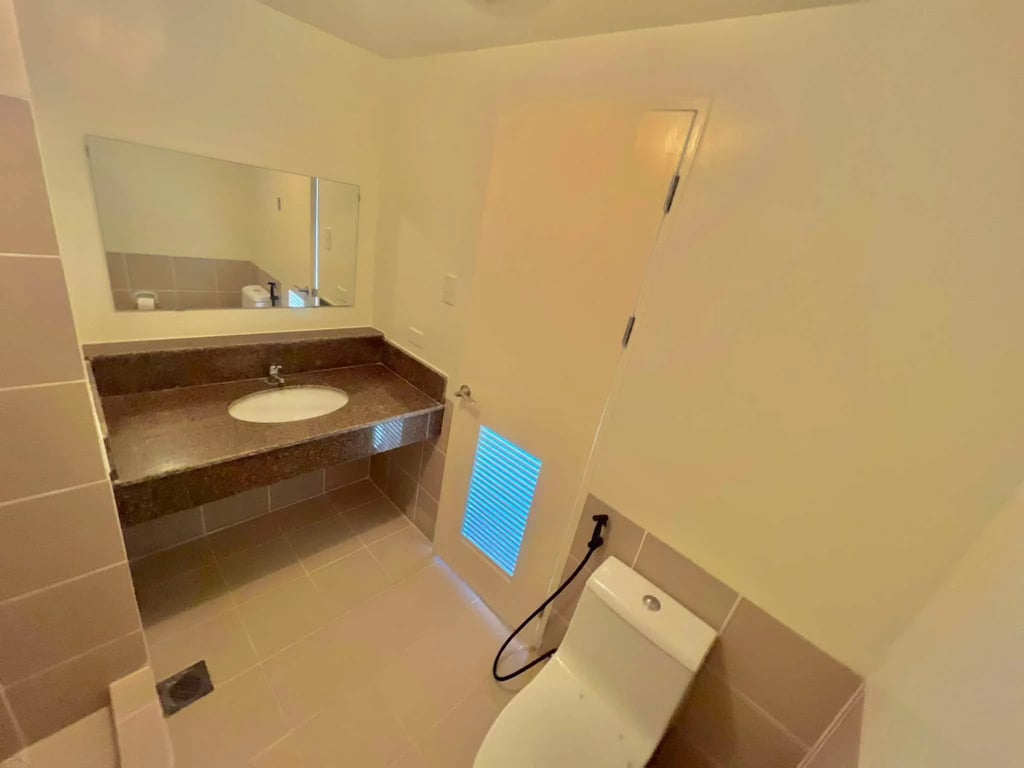3 Bedroom Semi furnished near BGC and Ortigas — Pasig photo 4