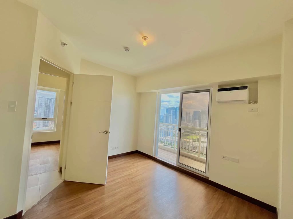 3 Bedroom Semi furnished near BGC and Ortigas — Pasig photo 23