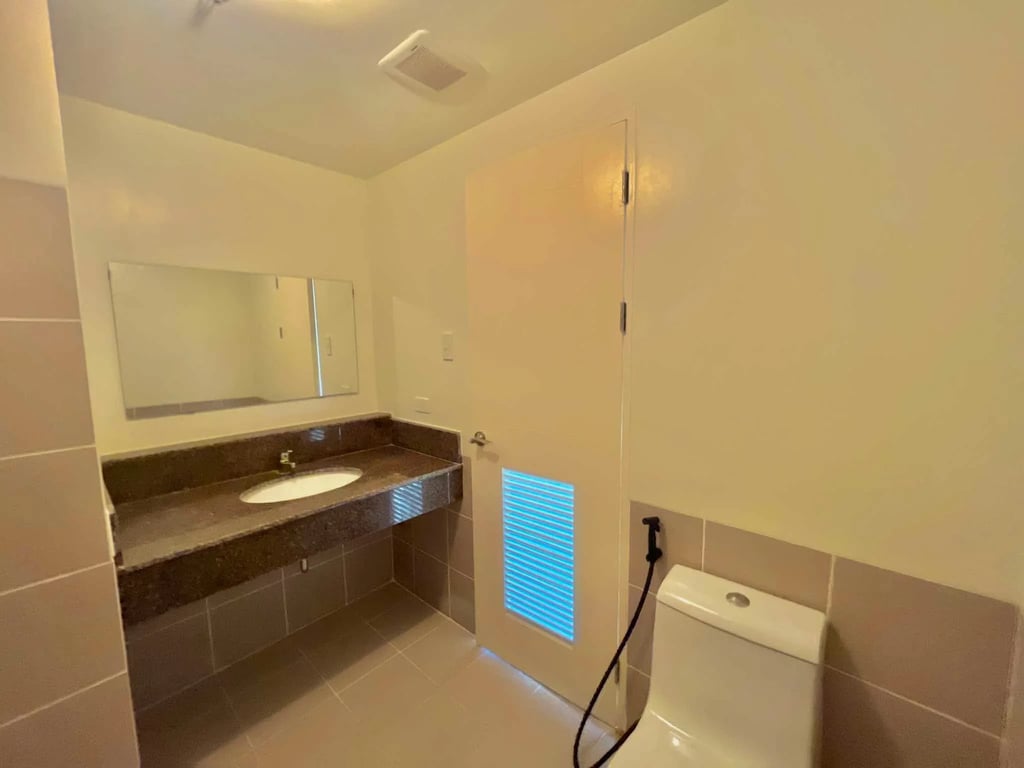 3 Bedroom Semi furnished near BGC and Ortigas — Pasig photo 26