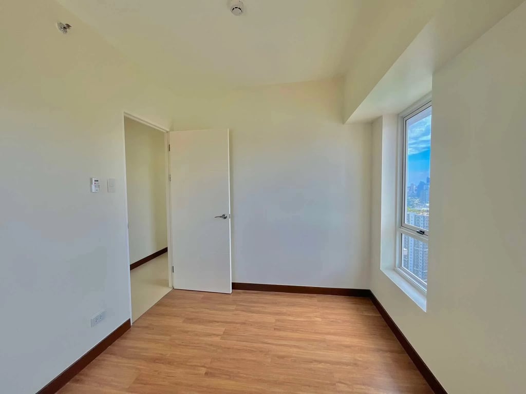3 Bedroom Semi furnished near BGC and Ortigas — Pasig photo 7