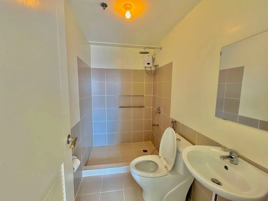 3 Bedroom Semi furnished near BGC and Ortigas — Pasig photo 9