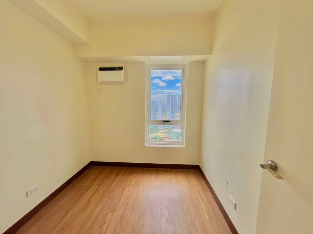 3 Bedroom Semi furnished near BGC and Ortigas — Pasig photo 10