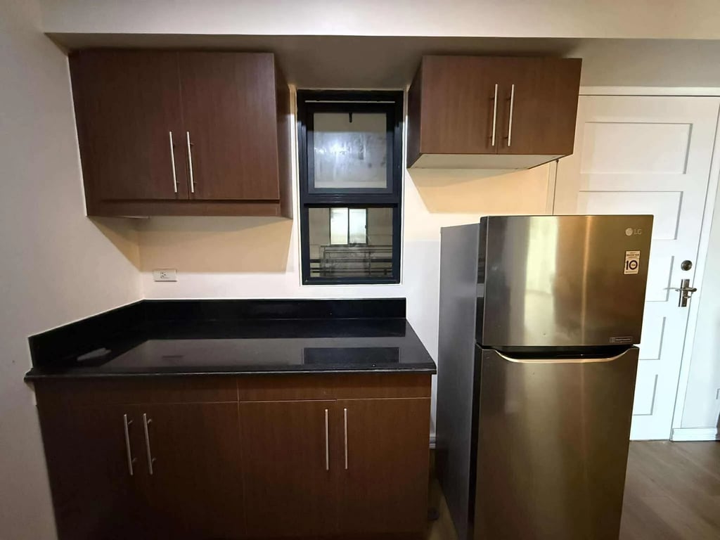 No-Brainer Deal! 2BR with Balcony – Flair Towers, Mandaluyong — Mandaluyong City photo 3