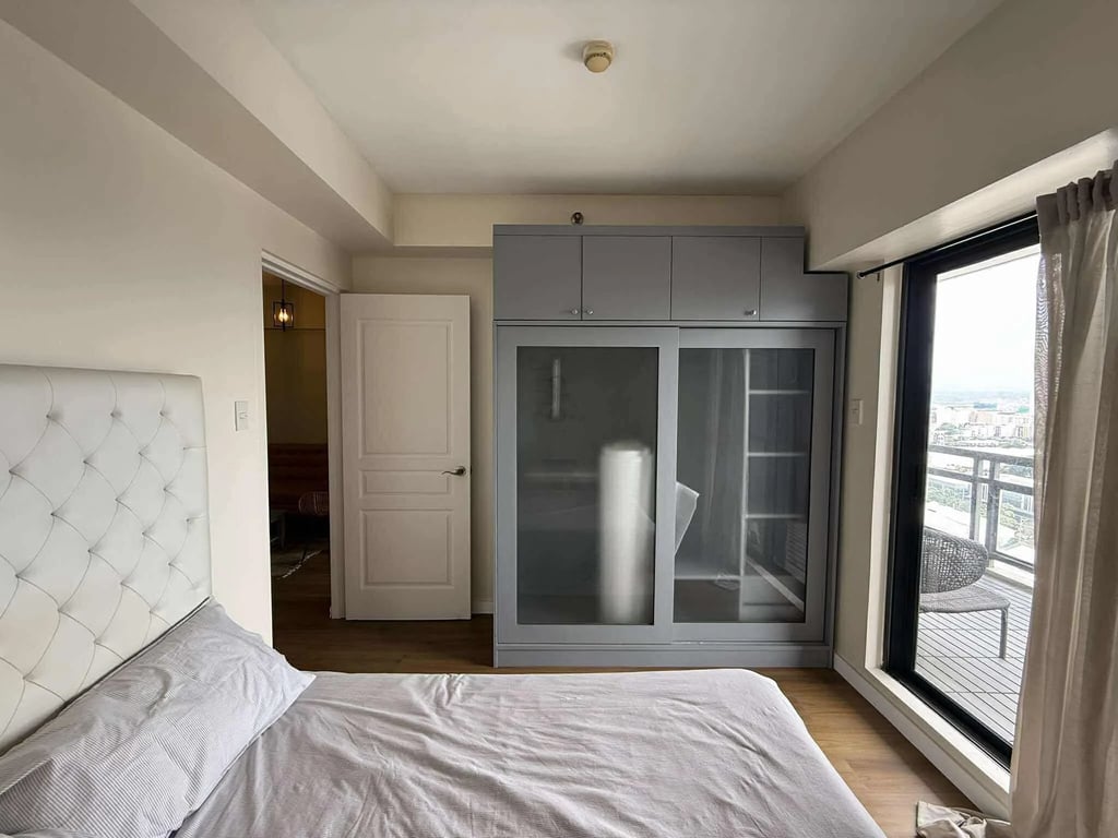 No-Brainer Deal! 2BR with Balcony – Flair Towers, Mandaluyong — Mandaluyong City photo 12