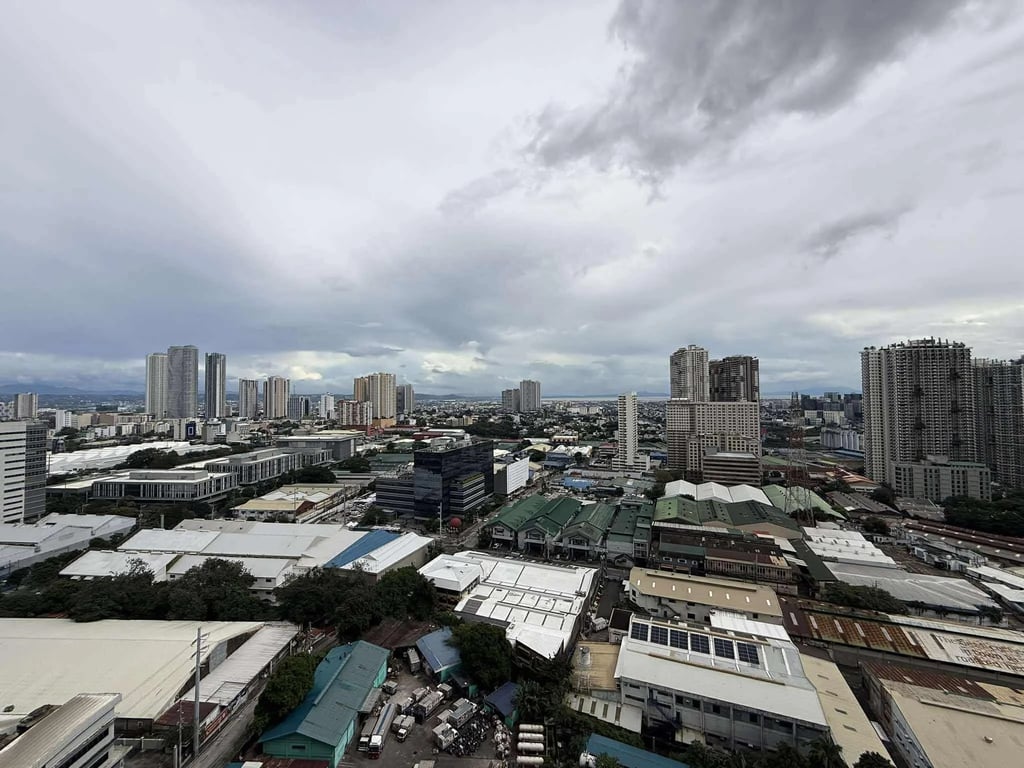No-Brainer Deal! 2BR with Balcony – Flair Towers, Mandaluyong — Mandaluyong City photo 6