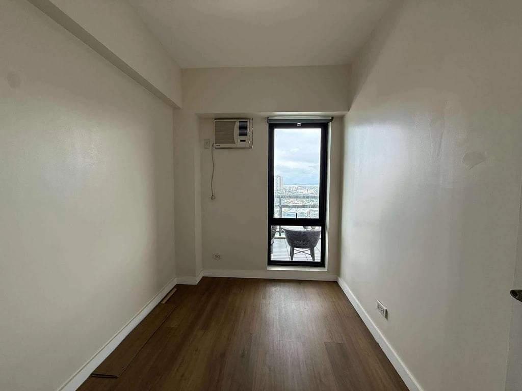 No-Brainer Deal! 2BR with Balcony – Flair Towers, Mandaluyong — Mandaluyong City photo 9