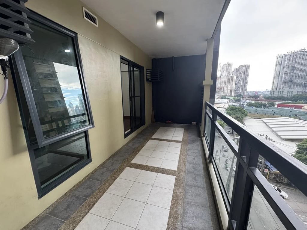 EXCLUSIVE OFFER! Spacious 2BR Unfurnished Unit with Balcony at Flair Towers – Resort Lifestyle near Ortigas &amp; BGC — Mandaluyong City photo 3