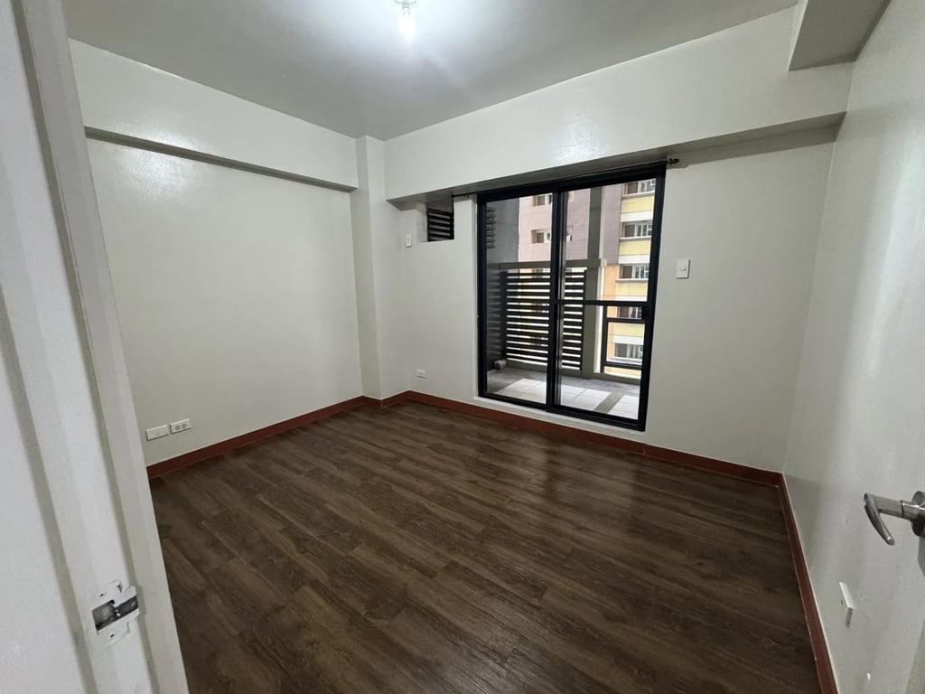 EXCLUSIVE OFFER! Spacious 2BR Unfurnished Unit with Balcony at Flair Towers – Resort Lifestyle near Ortigas &amp; BGC — Mandaluyong City photo 4