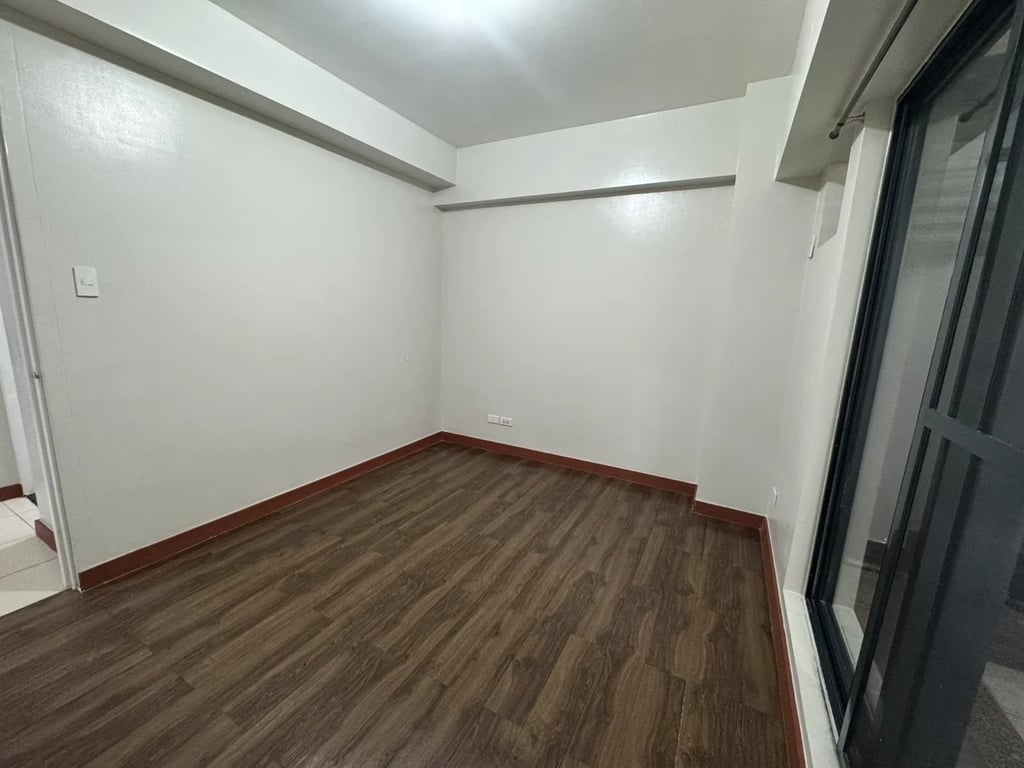 EXCLUSIVE OFFER! Spacious 2BR Unfurnished Unit with Balcony at Flair Towers – Resort Lifestyle near Ortigas &amp; BGC — Mandaluyong City photo 5