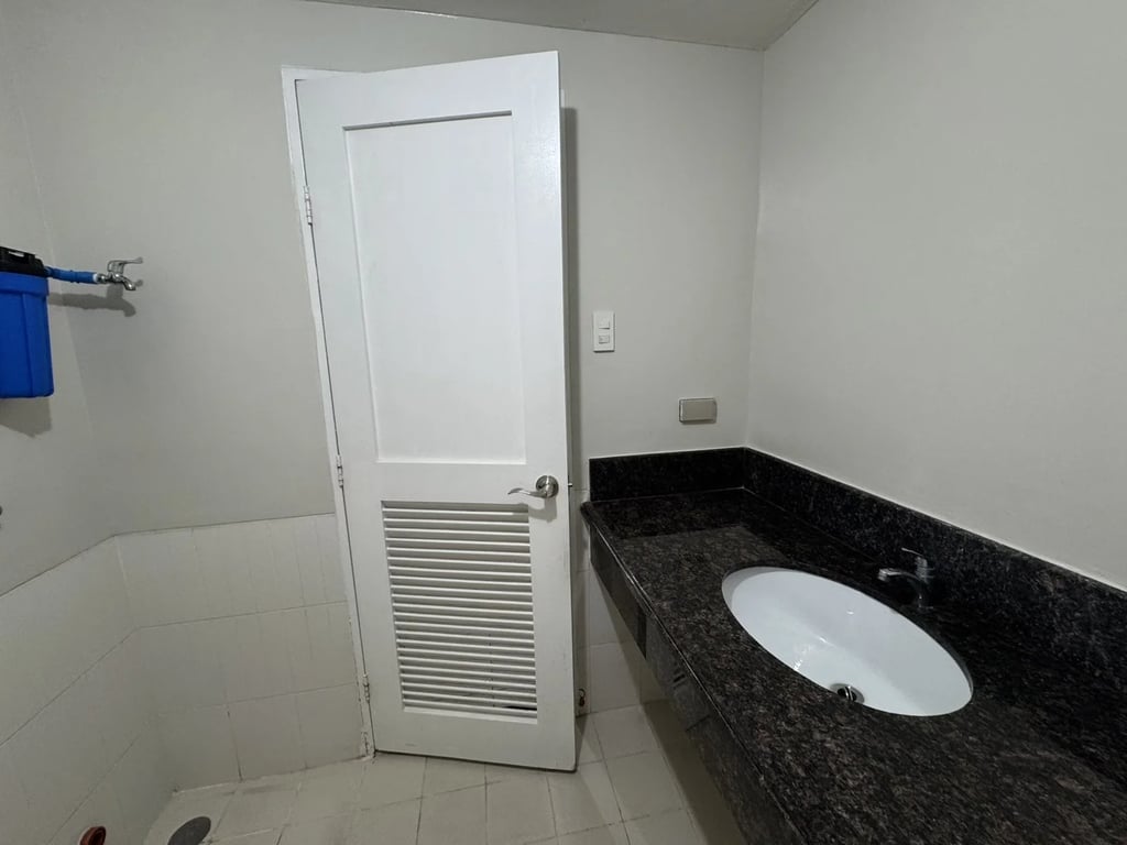 EXCLUSIVE OFFER! Spacious 2BR Unfurnished Unit with Balcony at Flair Towers – Resort Lifestyle near Ortigas &amp; BGC — Mandaluyong City photo 8