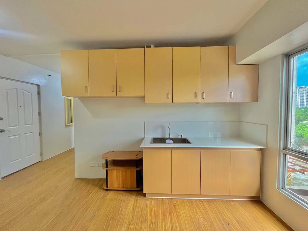 PREMIER LEASE OFFER: 2BR Semi-Furnished Unit in Avida Towers New Manila — Quezon CIty photo 12