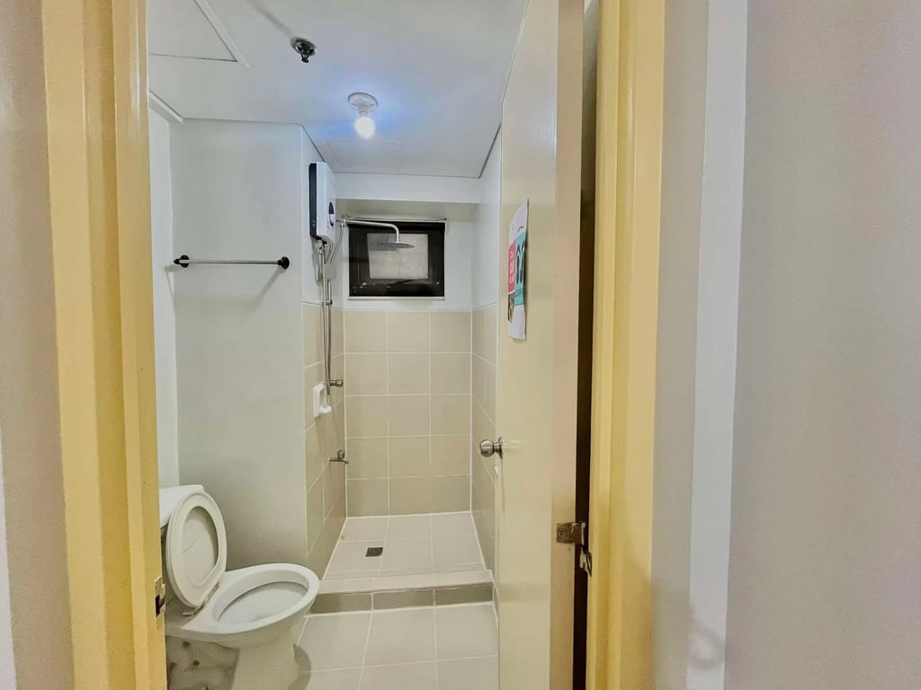 PREMIER LEASE OFFER: 2BR Semi-Furnished Unit in Avida Towers New Manila — Quezon CIty photo 13