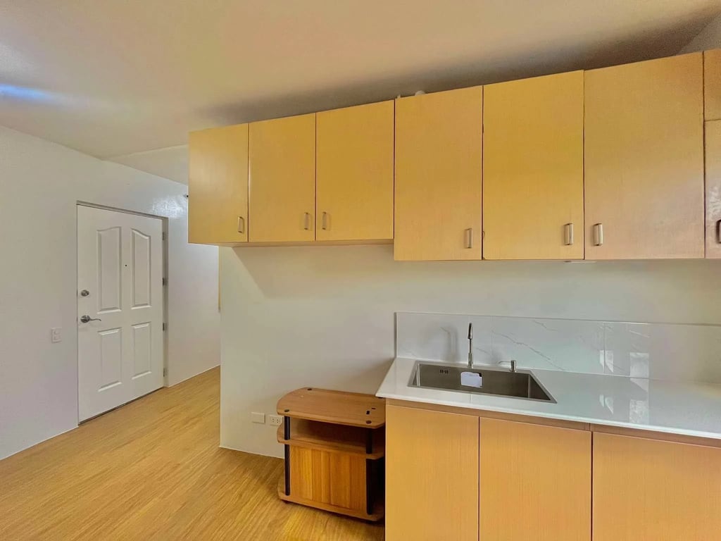 PREMIER LEASE OFFER: 2BR Semi-Furnished Unit in Avida Towers New Manila — Quezon CIty photo 5