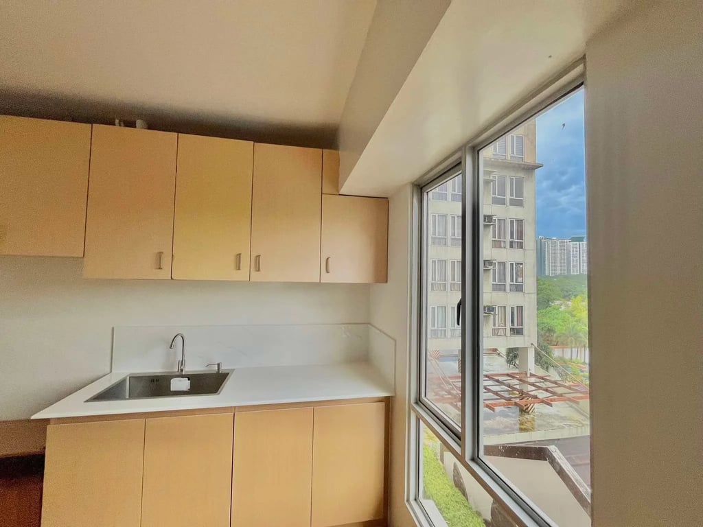 PREMIER LEASE OFFER: 2BR Semi-Furnished Unit in Avida Towers New Manila — Quezon CIty photo 11