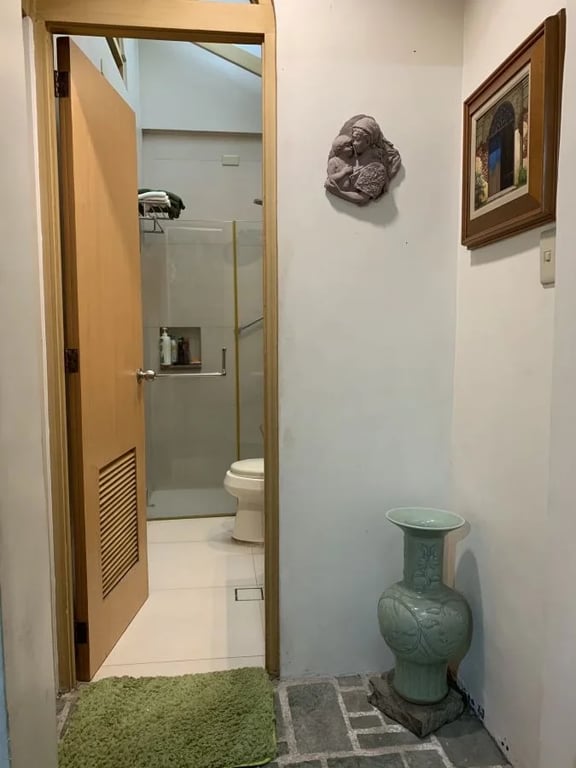 FOR SALE: Elegant Multi-Family Home in Loyola Grand Villas, Quezon City — Quezon CIty photo 16