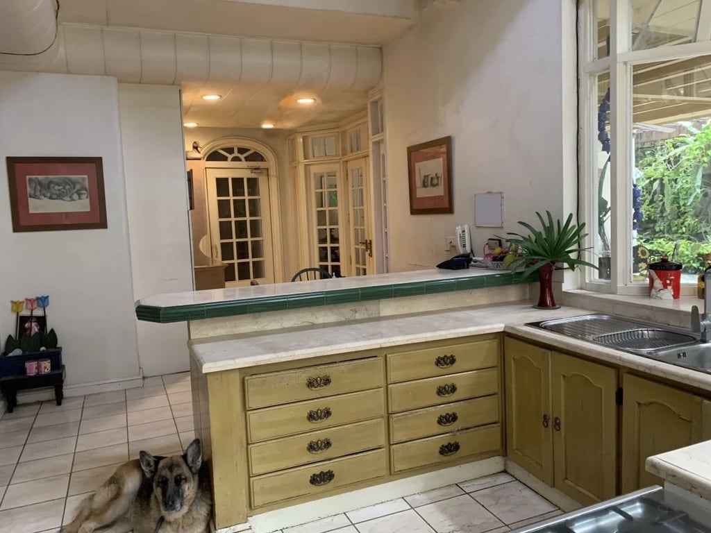 FOR SALE: Elegant Multi-Family Home in Loyola Grand Villas, Quezon City — Quezon CIty photo 11