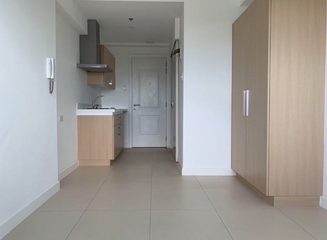 FOR SALE: Studio Unit at Commonwealth by Century Properties — Quezon CIty photo 6