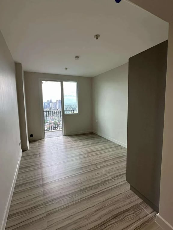 Maple Residences, Ortigas East: Studio Unit For Sale