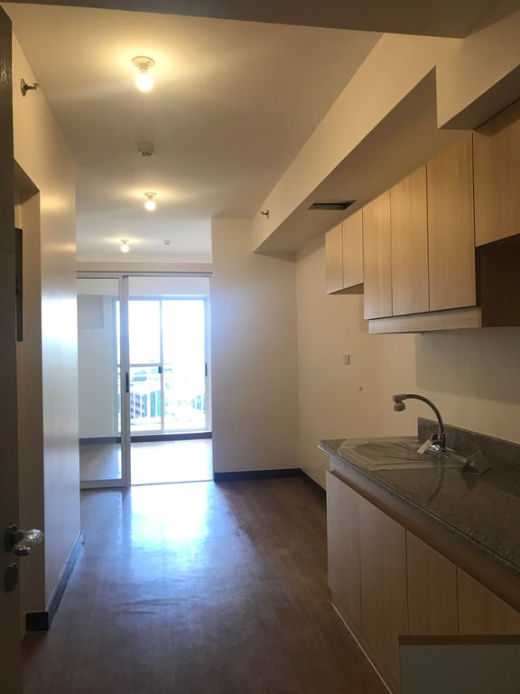 Infina Towers, North Tower, Quezon City: 1 Bedroom Unit For Sale — Manila photo 4