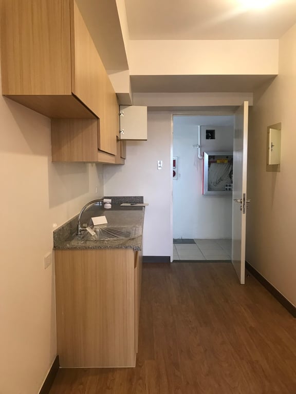 Infina Towers, North Tower, Quezon City: 1 Bedroom Unit For Sale — Manila photo 5
