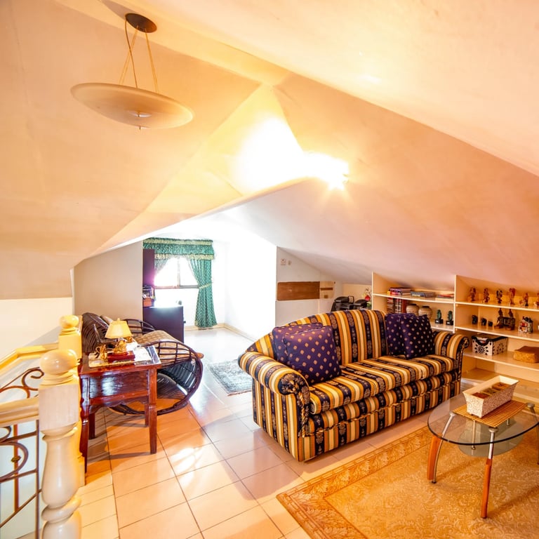 Las Pinas Royale Estates, Las Piñas City: 5-Bedroom For Sale — Las Piñas photo 4