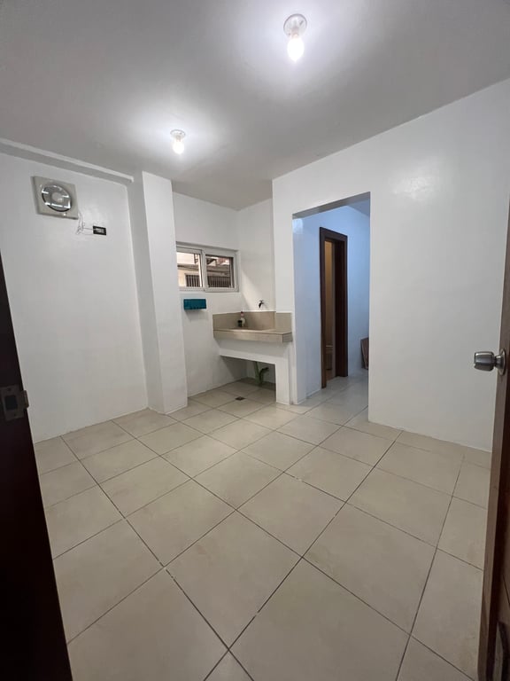 4 Bedroom Townhouse with maid's quarters FOR SALE in Green Valley Townhouse, Valle Verde 1, Pasig City! — Pasig photo 6
