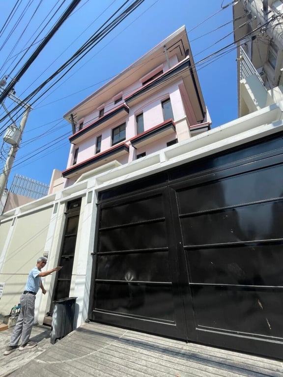 4-Storey Townhouse For Rent Makati