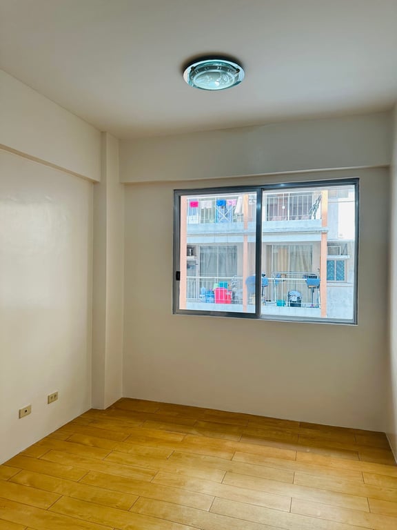 Spacious 1 Bedroom Unit For Sale in Mandaluyong Executive Mansion III — Mandaluyong City, Metro Manila, Philippines photo 4
