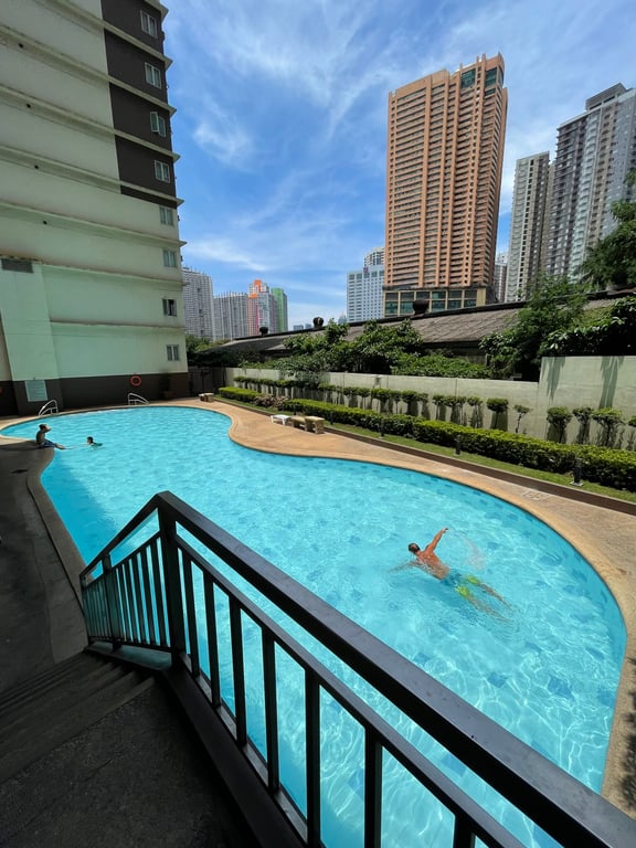 Corner 1-Bedroom Unit with Skyline view — Mandaluyong City photo 16