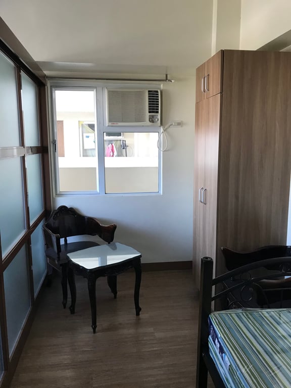 Corner 1-Bedroom Unit with Skyline view — Mandaluyong City photo 5