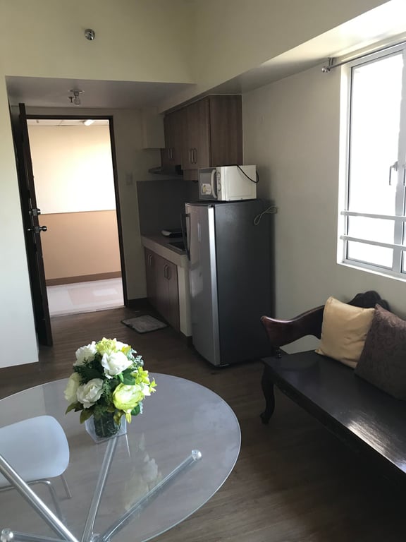 Corner 1-Bedroom Unit with Skyline view — Mandaluyong City photo 7