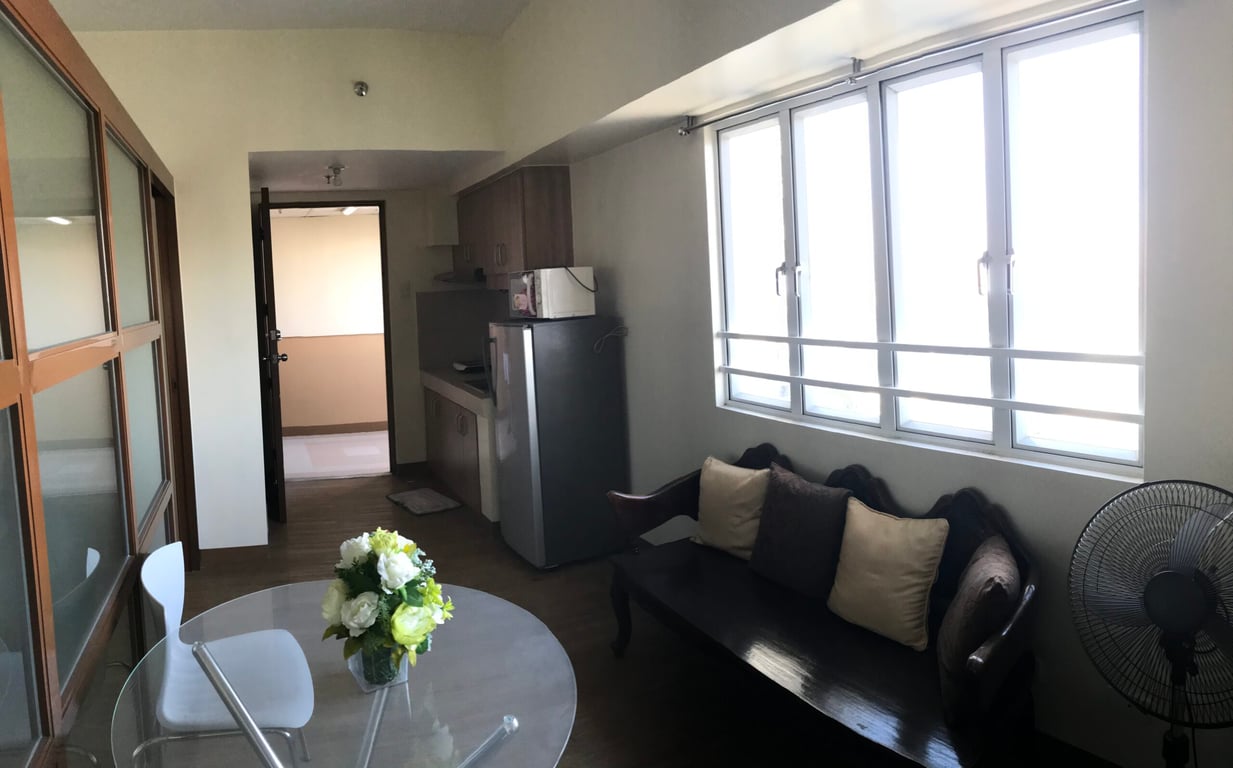 Corner 1-Bedroom Unit with Skyline view — Mandaluyong City photo 8