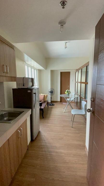 Corner 1-Bedroom Unit with Skyline view — Mandaluyong City photo 9