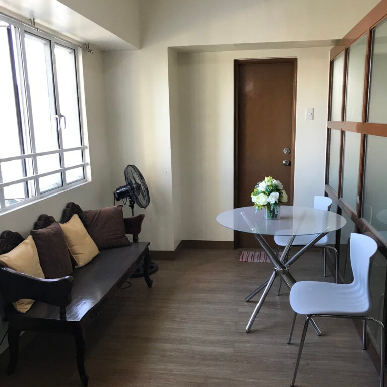Corner 1-Bedroom Unit with Skyline view