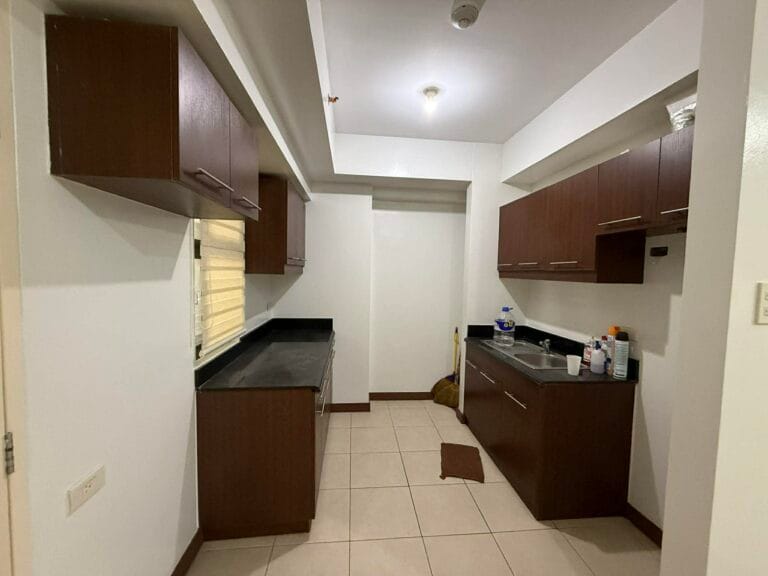 FOR SALE: Modern 2-Bedroom Unit at Flair Towers South